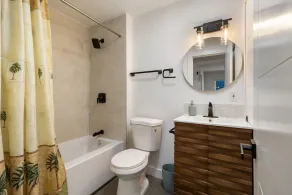 Stylish Eastside 3BR Family Home Prime Location - Image 4