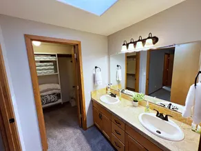 NEW LISTING! UPDATED 3 SUITES & AC! HOT-TUB, SHARC, FORT ROCK, BIKES, DOG OK. - Image 2