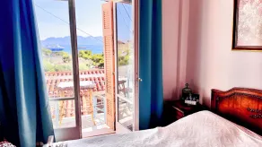 F5 seafront apartment with rooftop sea view - Image 4