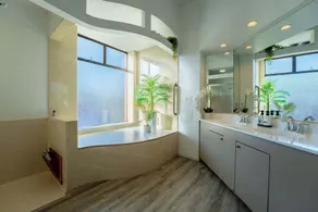 Historic Penthouse Loft | Rooftop Haven - Image 4