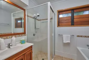 Reeflections Beachfront House - Image 2