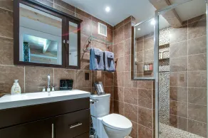 Cozy 3 Bedroom Cabin away from city yet close enough to go in with 2 KINGS - Image 3