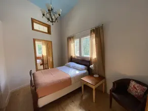 The Seed House: Renovated Octagonal Barn, Dog-friendly! - Image 3