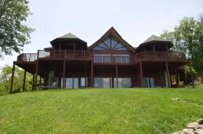 Kom og besøg 1 Ski Lodge, hvor du kan vandre, sejle og nyde udsigt over bjergene og søen! - Image 4