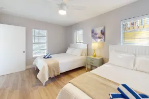 Walk to Beach & Johns Pass Village ~ Heated Community Pool ~ Bikes ~ Paddle Boards/Kayaks - Image 5