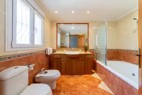 Holiday Home Villa Mansa with Mountain Views, Private Pool and Wi-Fi - Image 3