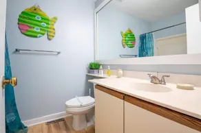 Familienfreundliche Ferienwohnung am Meer mit fantastischen Annehmlichkeiten, Pool- und Strandzugang, Pavillons im Freien und Freizeitzentrum mit Fitnesscenter, Innenpool / Whirlpool und Loungebereichen. - Image 5