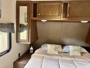 Grand Paradise RV Camper near Clearwater, Indian Rocks - Image 3