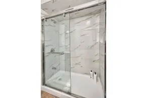 Cheerful 2 bedroom home close to York mills Subway, Free parking - Image 3