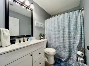160 Overbrook 3 bedroom home with privately fenced yard and hot tub - Image 2