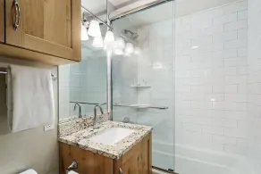 Fasching Haus Unit 5, Deluxe Condo with Great Natural Light & Amazing Location - Image 2