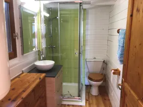 Deux pièces  sur les hauteurs de Nice : Petit chalet avec jardin privatif . - Image 2