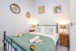 The Grapes, Holiday Cottage Penally, Sleeps 2, 1 bedrooms,  bathrooms - Image 4
