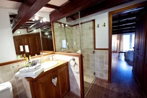Hus med privat trädgård och fruktträdgård - Image 5