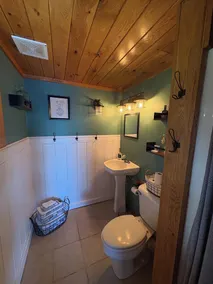 Cabin right on the water! All bikers, skiers, fisherman, and more welcome! - Image 5