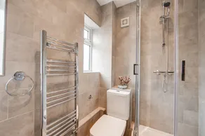 Central 4 Bedroom House close to town and station - Image 2