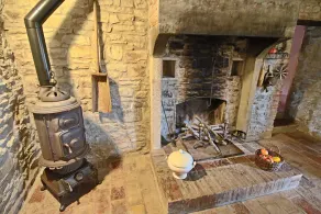 Spacious Farmhouse in Apecchio With Pool - Image 4