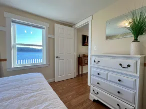 The Little House - Gorgeous Views of Lowell's Cove and Casco Bay - Image 5
