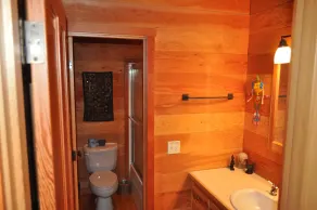 Afsondret hytte på Horse Creek, udendørs lejrkøkken, sauna og badehus - Image 4
