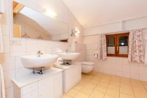 Appartement confortable de trois pièces, 83 m², 2 sept. Chambre et balcon - Image 5