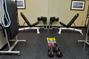 Studio | Free Daily Breakfast , Pool + Gym Access - Image 3