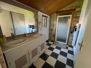 Charming Cottage on 15-Hectare Equestrian Estate with Private Garden & Modern Amenities - Image 5