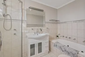 Hidden Little Gem, Luxury Township Escape in Middleton - Image 3