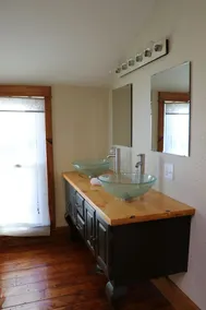 Great location right off Mass - Image 4