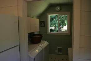 Charming waterfront cottage with fireplace and deep water dock - Image 2