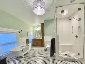 Entire Victorian Mansion - Near Main St & Farmer’s Mkt - Sleeps12 - Image 5