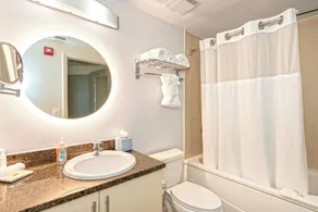 Cozy Condo with City Views in Coconut Grove Hotel - Image 4