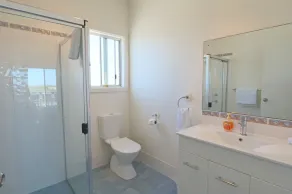 128 The Esplanade - Sea views in Robe - Image 5