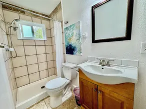 Natural Light 1 Bedroom In-Law Unit w/Washer/Dryer - Image 4