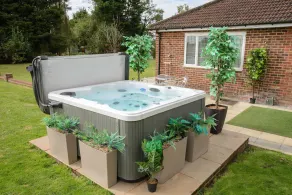 Deluxe 1 Bed Versace Hot Tub Sky TV Cinema Screen - Image 4