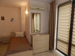 Vacation apartment with 2 bedrooms (5 beds), 1 living room with kitchenette - Image 5