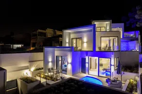 White Cliff Luxury Suites - Image 4