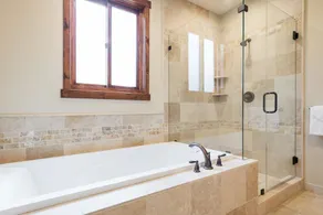 Private Hot Tub Home Near The Village - Image 4