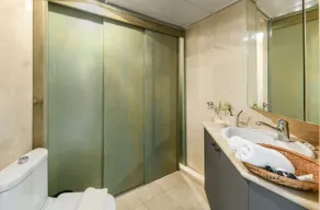 Awesome 2BR apt Balcony & pool access - Image 2