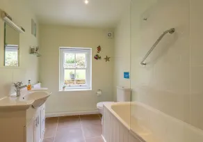 A fantastic cottage, w/ free wifi, secure bike storage, stunning views & a stones throw from the pub - Image 4