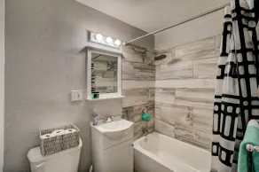 Hot Tub + Views! Chic 3BR/2BA Tosan’s Cottage - Image 3
