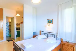 Faros Exi, Gaios Apt, sleeps 2, near beach, sea views - Image 4