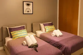 Sleeps 4 - Parking - Wifi - Image 2