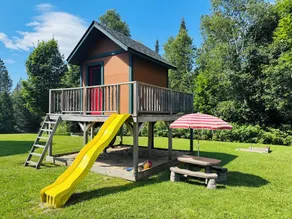 Dog friendly • 100 acres of private woods • hiking trails • sleeps 8 • play set  - Image 2