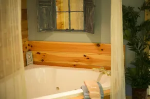 Romantic Couples Suite with Jacuzzi Tub and Kitchenette - Image 4
