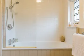 A luxury coastal holiday home with panoramic views of the English Channel - Image 2
