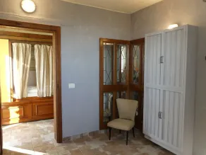Bela casa de férias construída em pedra com grande jardim privat - Image 5