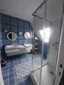 LOVELY APARTMENT ON THE FIRST FLOOR OF A HOUSE - Image 2