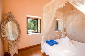 Your Paxos Paradise Awaits! 10x4m private pool, spacious terrace, and 3 bedrooms for up to 6 guests. - Image 5
