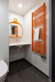 Chambre Cosy! Parfait pour Travail à Distance | By LeaveTown - Image 2