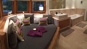 Beautiful, spacious villa with a wonderful mountain view - Image 3